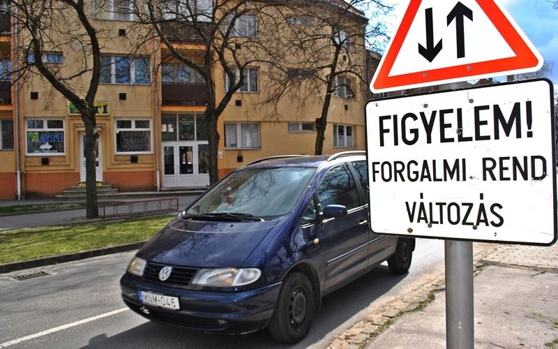 Figyelem! Szemből is jönnek