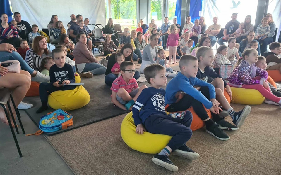 Mesék, örömök: találkozás Bartos Erika írónővel a Csetényi Élményparkban