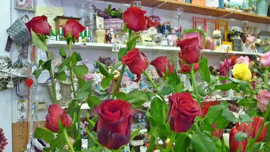 Valentin nap magas virágárakkal