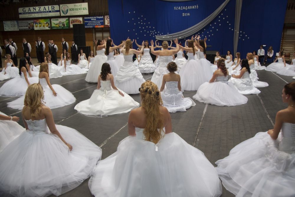 Szalagavatóztak a várisok (videóval)