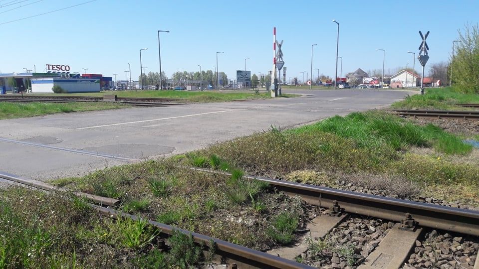 Félpályás lezárás lesz az Átlós úti vasúti átjárónál