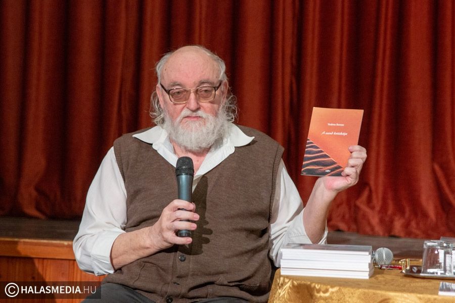 Könyvbemutató a klubban