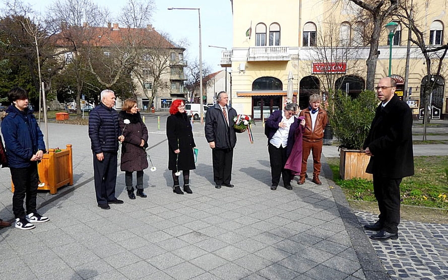 Lokálpatrióták főhajtása az áldozatok emléke előtt