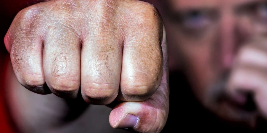 Féltékenységből életveszélyesen megsebesítette ismerősét a jánoshalmi férfi