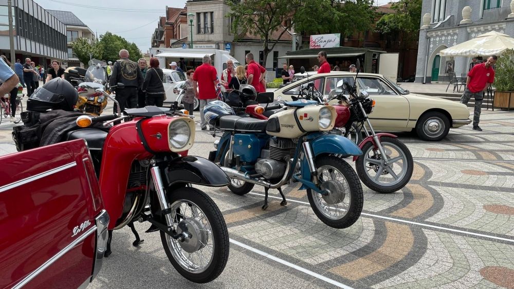 Veterán autókkal, motorral, kerékpárral érkeztek a vajdasági túrázók