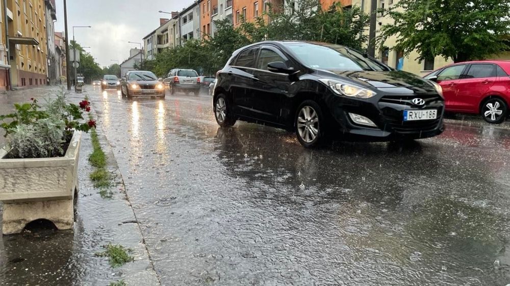 (►) Felhőszakadás Halason és a térségben, munkában a tűzoltók