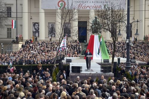 Emelkedett nemzeti ünnep