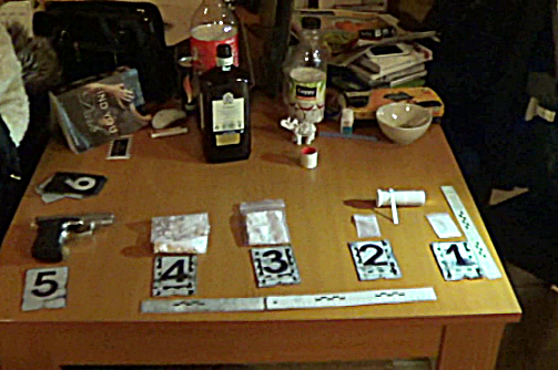 Drog és pisztoly volt Istvánnál (videóval)