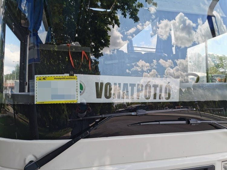 Vonatpótló buszok járnak Halas és Félegyháza között