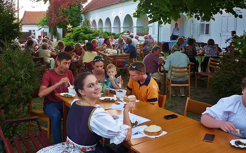 Forró hangulat a kúriánál