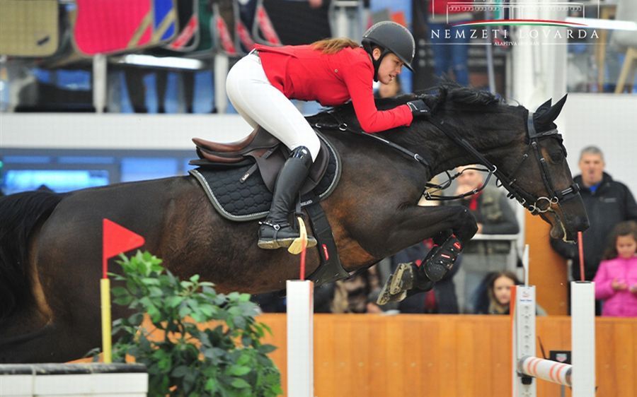 Virág fedettpályás bajnok