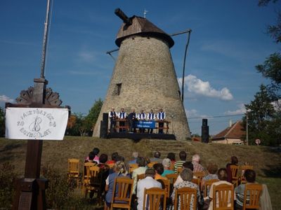 Vasárnap zenél a szélmalom...