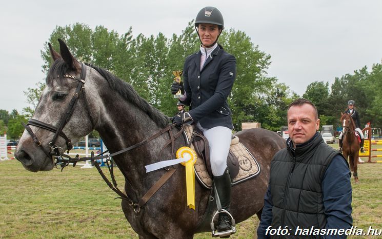 Pünkösdi lovas zsúr Zsanán