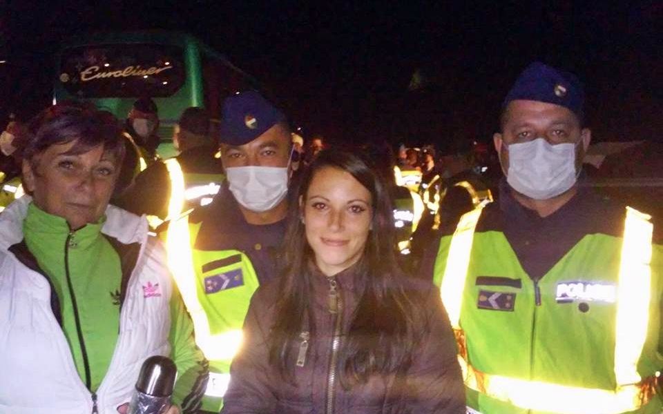 Zsaruellátó, halasi önkéntesekkel