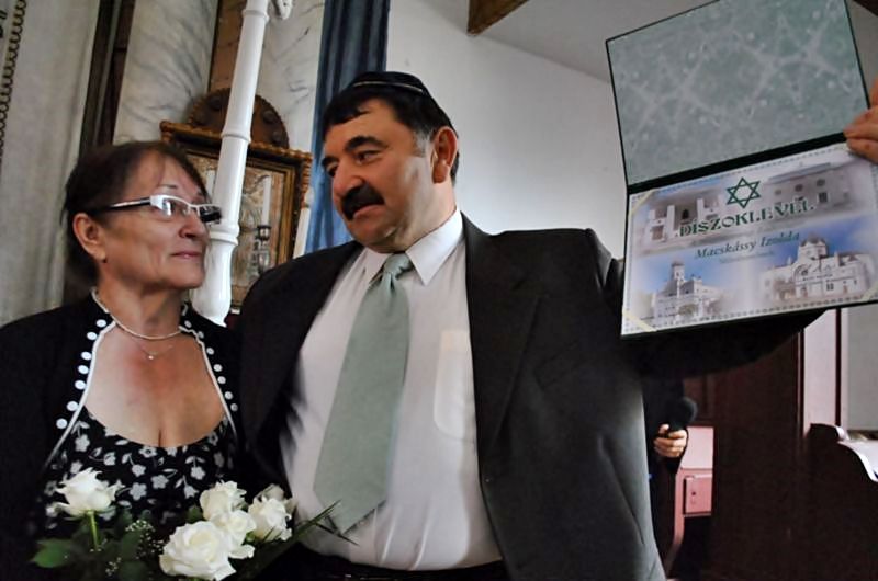 A halasi zsidóság elismerése Macskásy Izolda festőművésznek