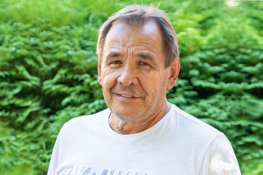 Öt évtizede tanítja az autóvezetést