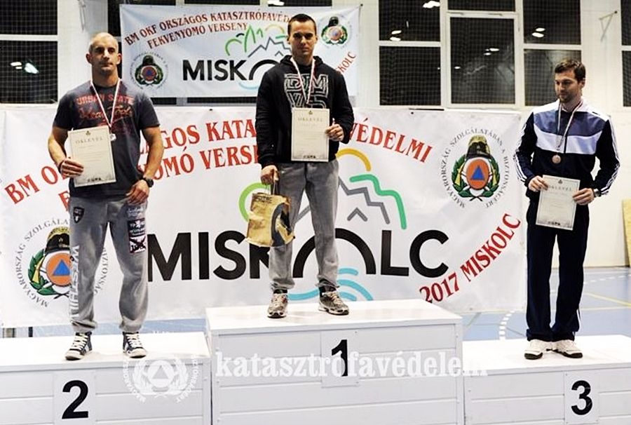 Zsolt, a fekvenyomó bajnok