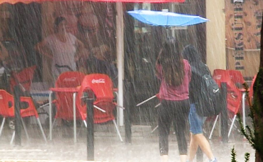 (►) Leszakadt az ég!