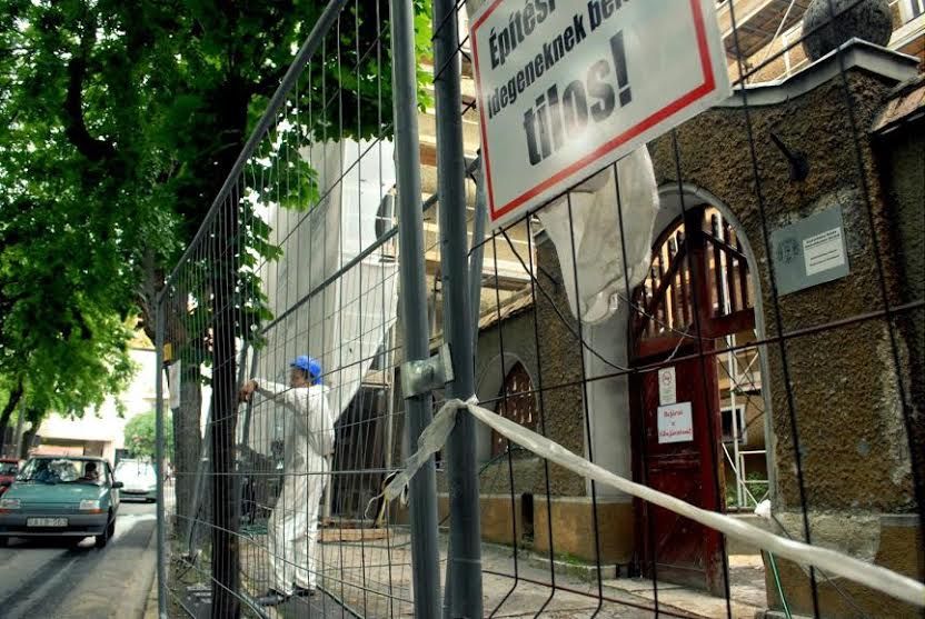 „Megmozdult a világ”