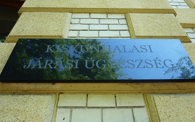 Veréssel fenyegette volt barátnőjét