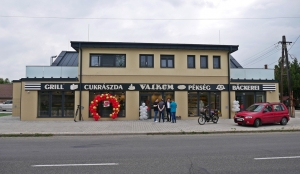 (►) Pékség-Cukrászda-Grillező, megnyílt az új Valkom