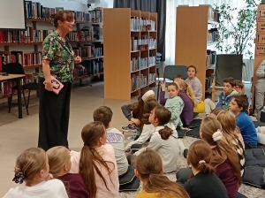 Fiala Borcsa és kalandos regényei a halasi könyvtárban